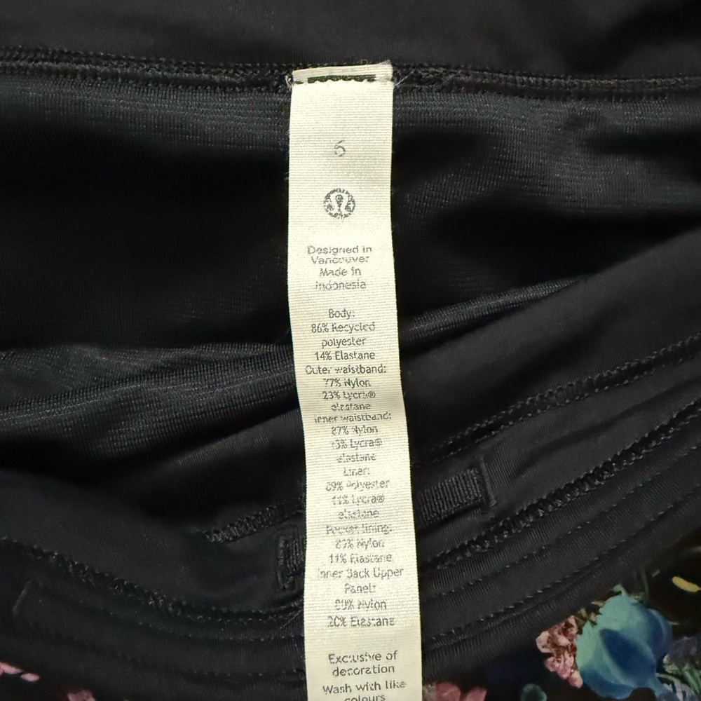 Like New Lululemon Floral Speed Shorts Size 6 - Picture 3 of 5